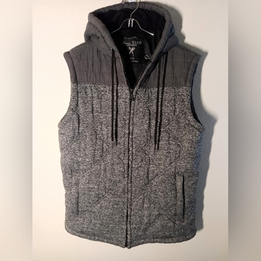 Marc Ecko Cut & Sew Mens Gray Quilted Hooded Puffer Vest Size M EUC - Picture 2 of 9